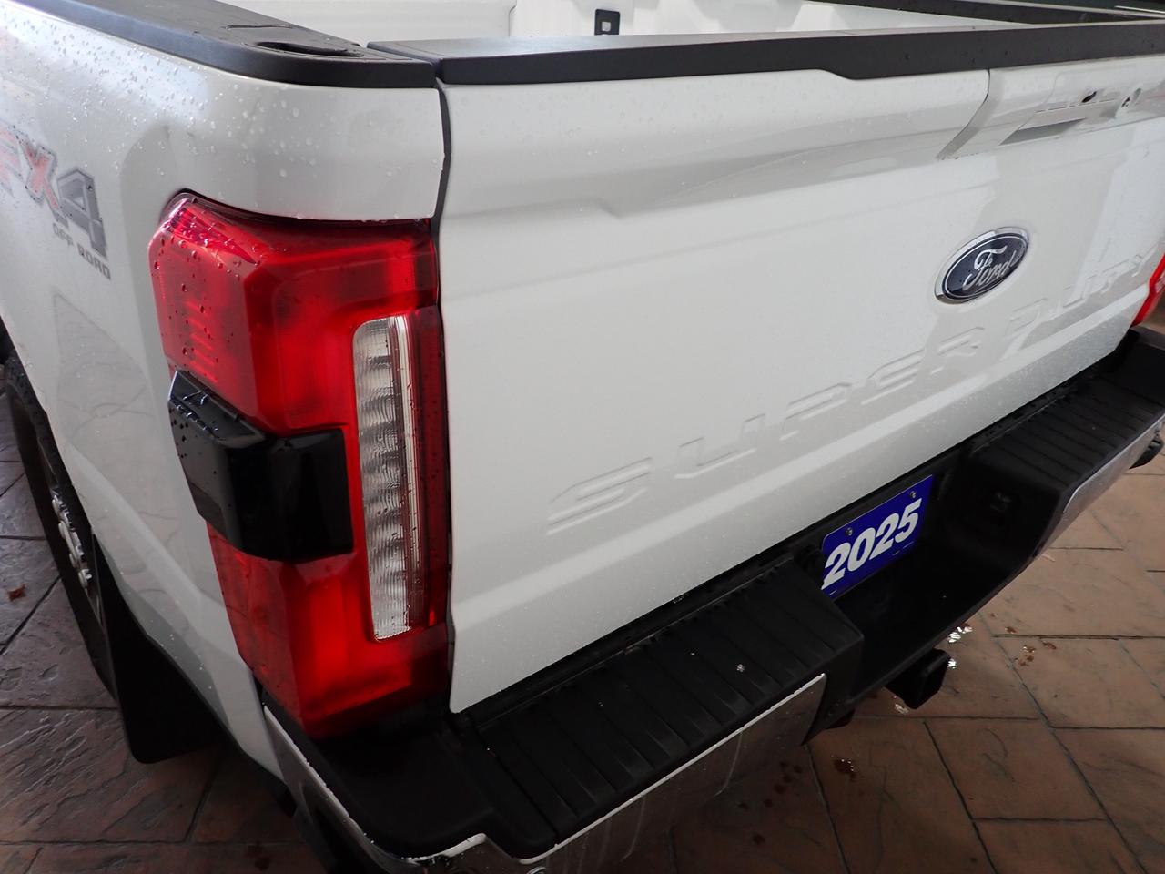 2025 Ford SUPER DUTY F-250 SRW LARIAT CREW CAB 4WD 6.5' BOX *DIESEL* Photo