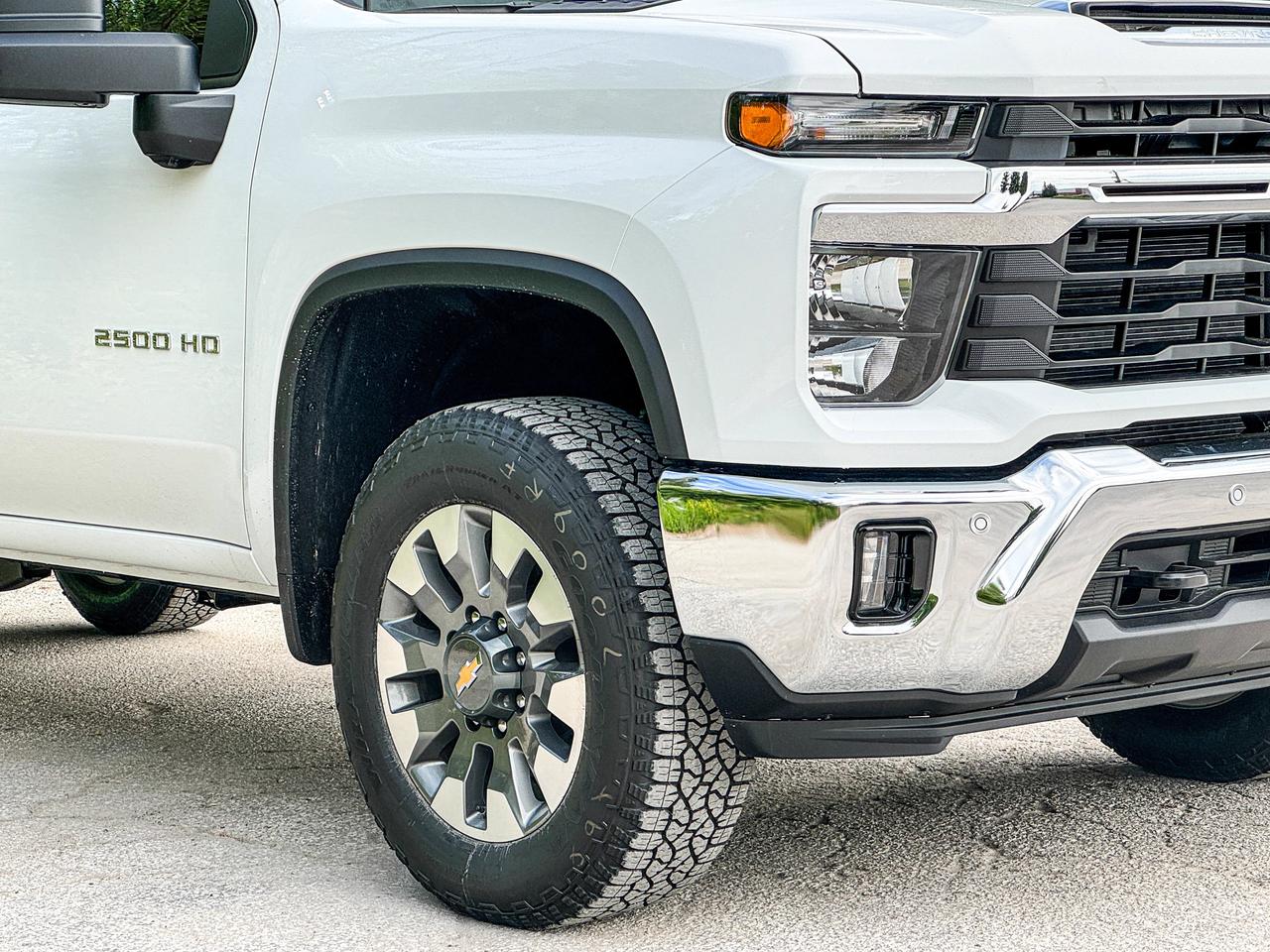 2026 Chevrolet SILVERADO 2500HD LT Photo2