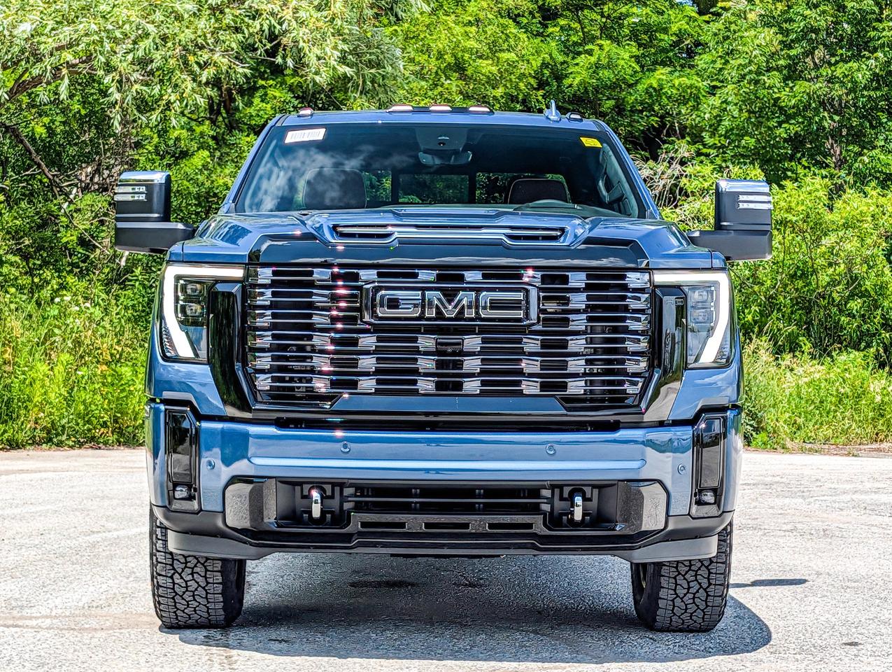 2026 GMC SIERRA 2500HD Denali Ultimate Photo3