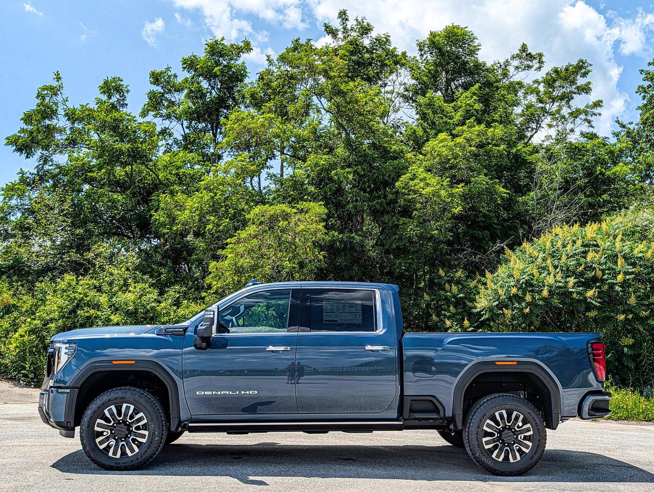 2026 GMC SIERRA 2500HD Denali Ultimate Photo