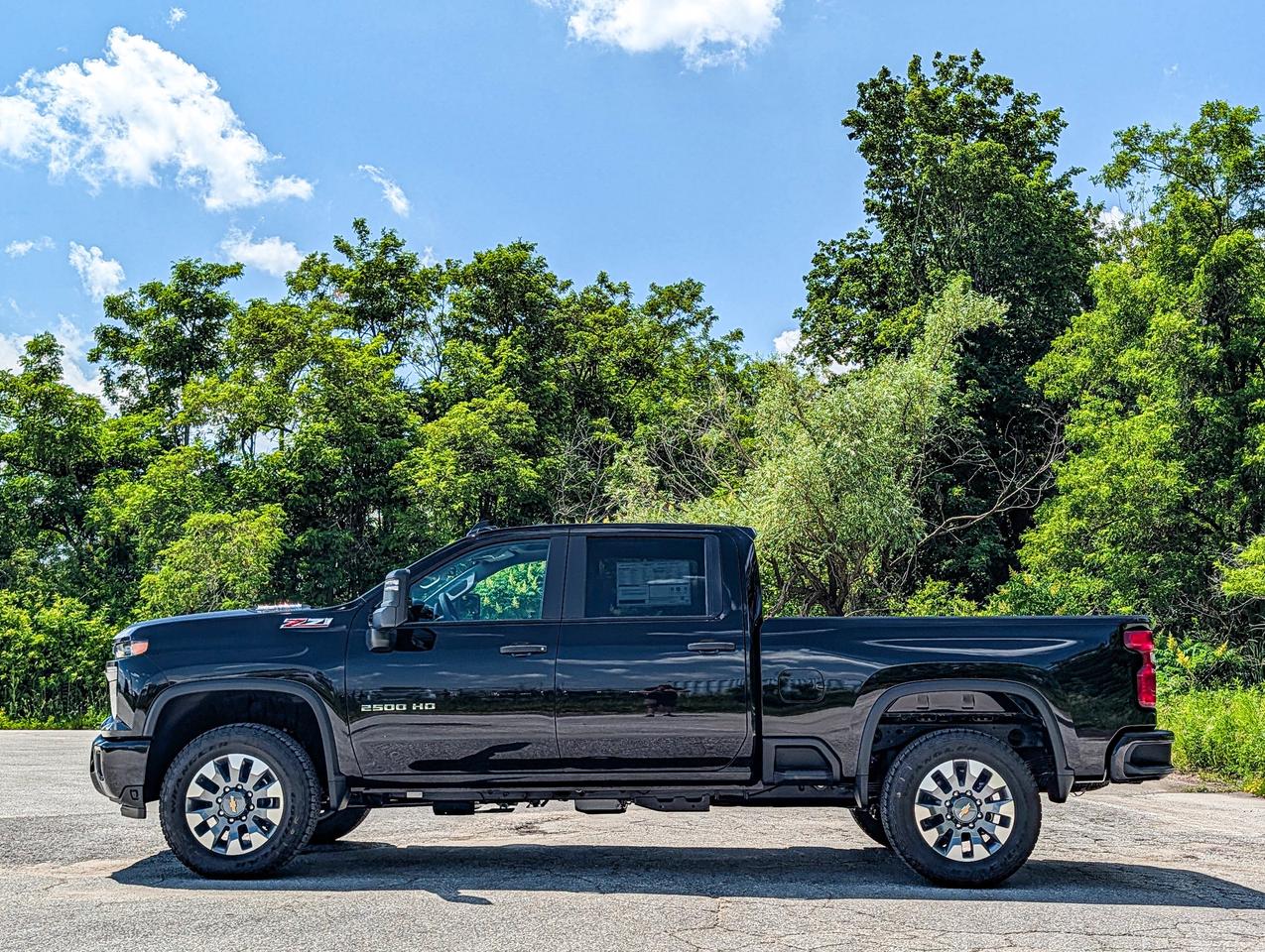 2026 Chevrolet SILVERADO 2500HD Custom Photo