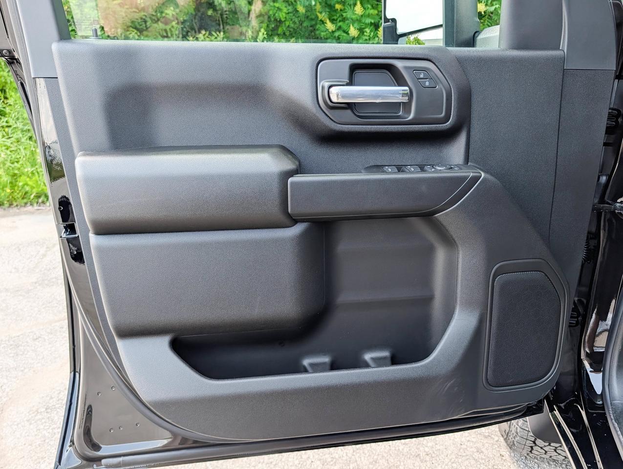 2026 Chevrolet SILVERADO 2500HD Custom Photo