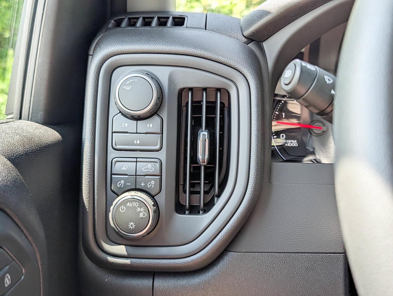 2026 Chevrolet SILVERADO 2500HD Custom Photo