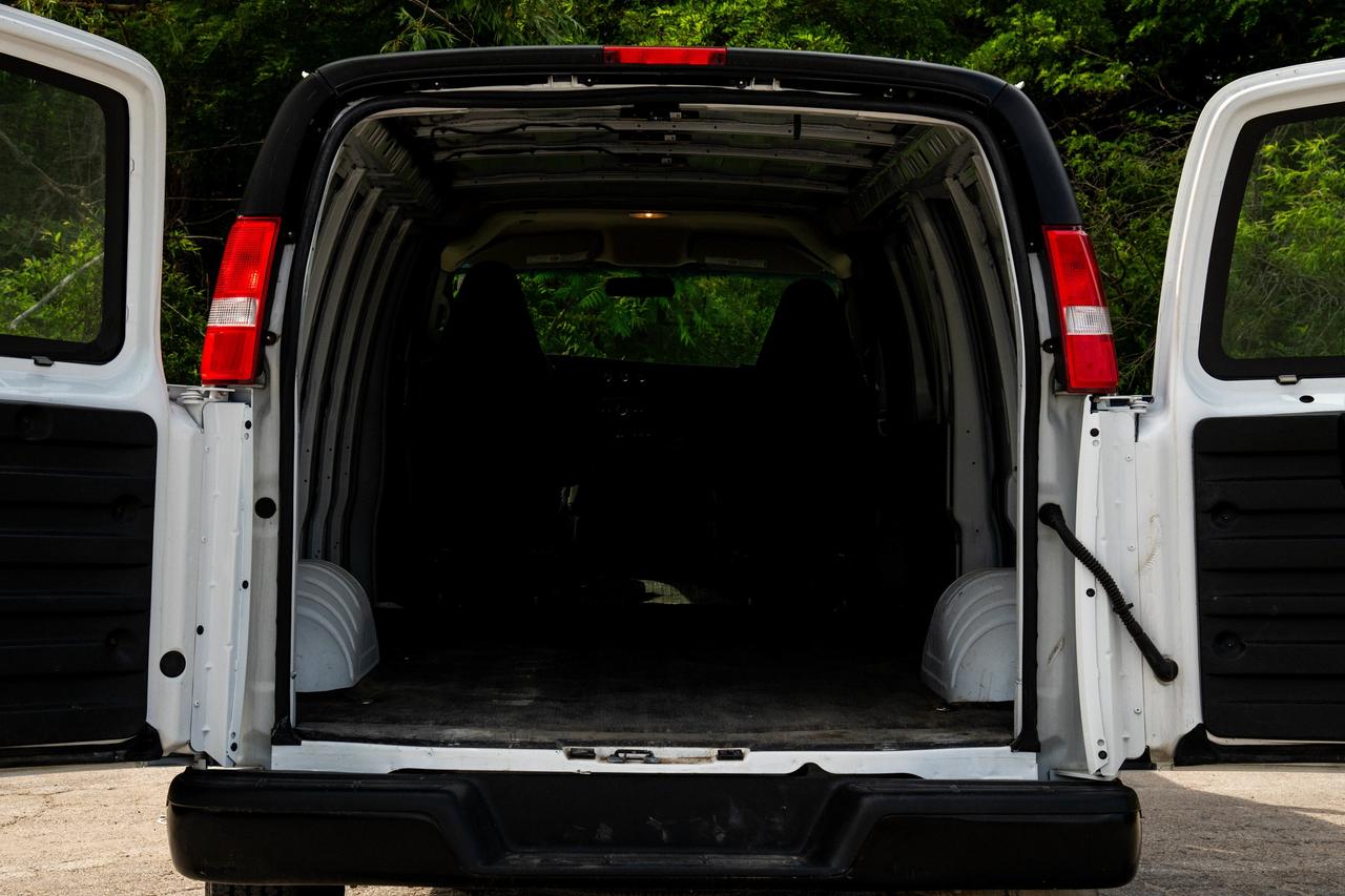 2024 GMC Savana Cargo Van  Photo