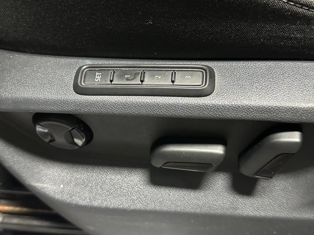 2021 Volkswagen Tiguan HIGHLINE | CLEAN CARFAX | LEATHER | SUNROOF | NAVI Photo
