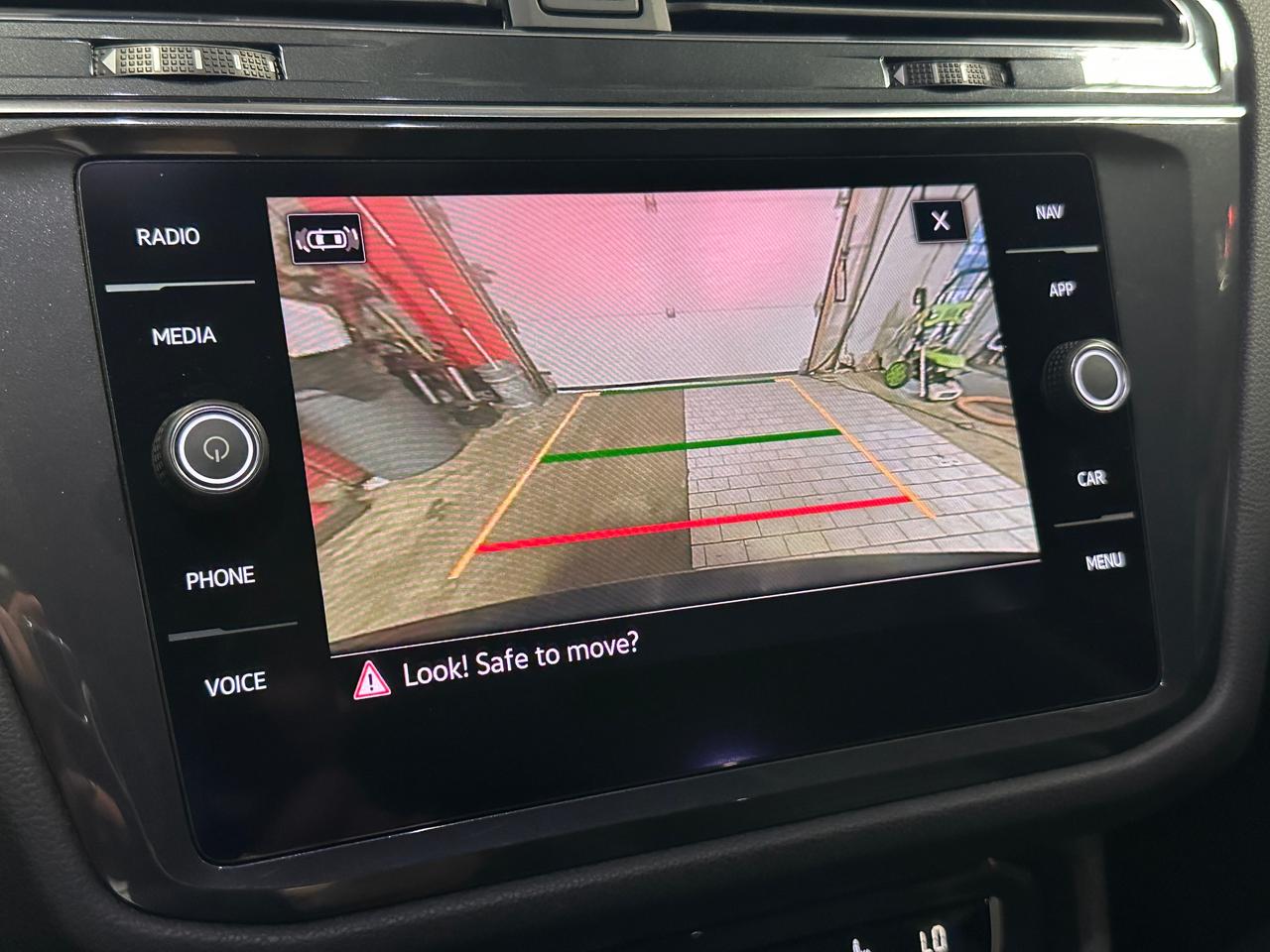 2021 Volkswagen Tiguan HIGHLINE | CLEAN CARFAX | LEATHER | SUNROOF | NAVI Photo