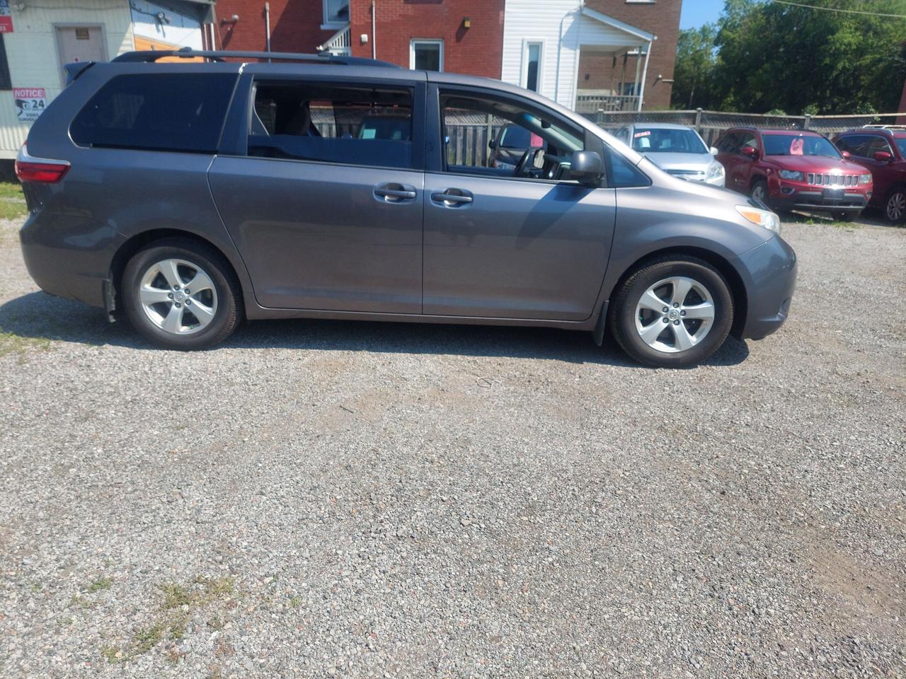2016 Toyota Sienna 5DR LE 8-PASS FWD Photo
