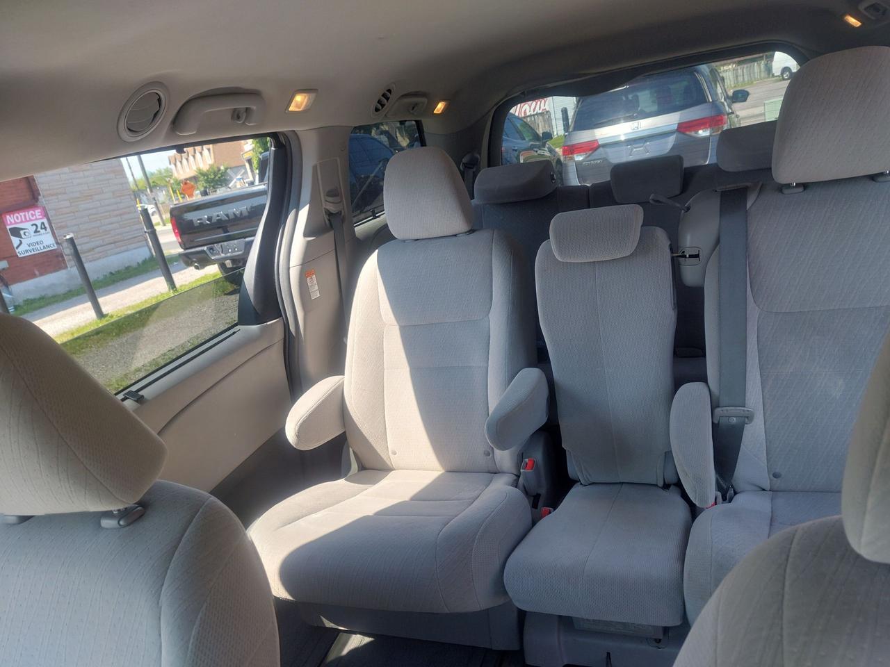 2016 Toyota Sienna 5DR LE 8-PASS FWD Photo