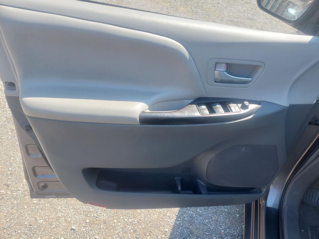 2016 Toyota Sienna 5DR LE 8-PASS FWD Photo