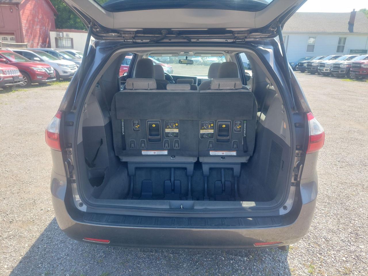 2016 Toyota Sienna 5DR LE 8-PASS FWD Photo