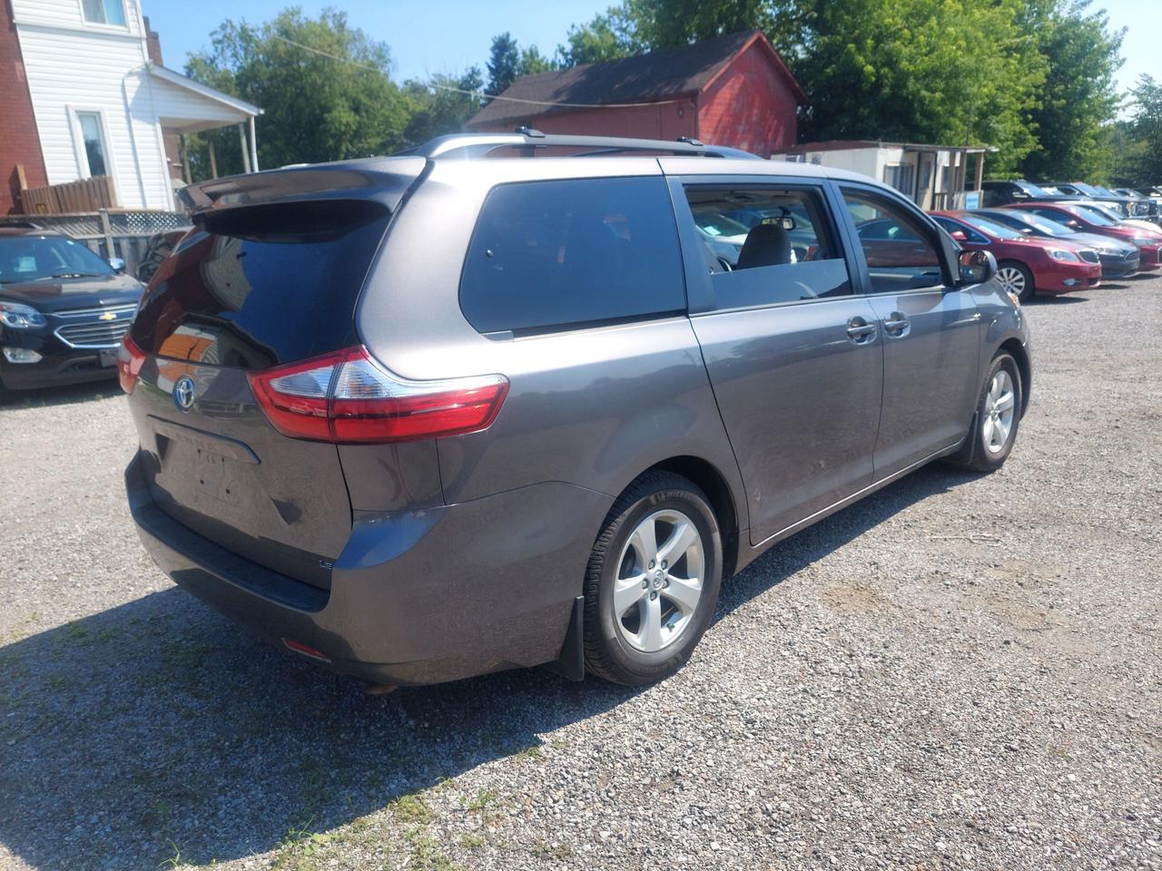 2016 Toyota Sienna 5DR LE 8-PASS FWD Photo