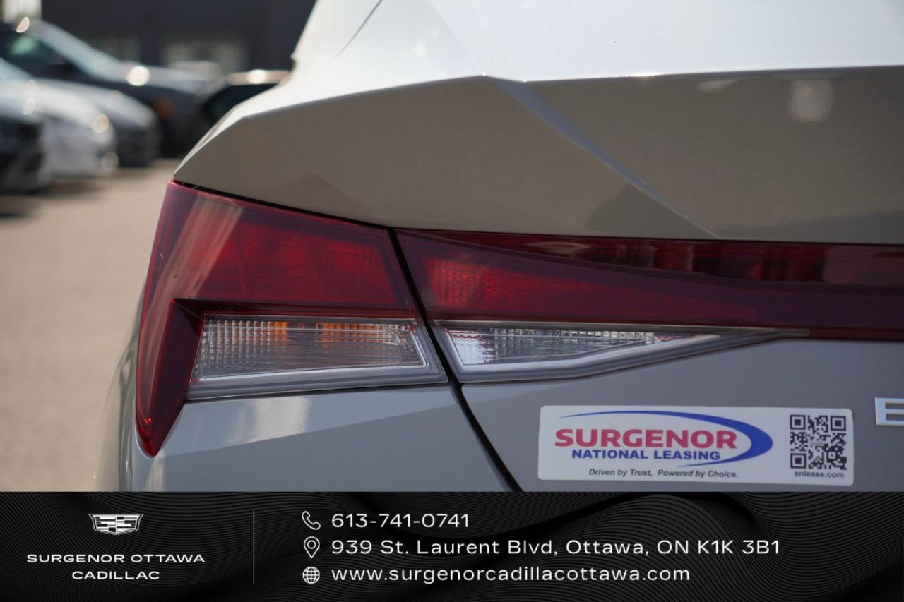 2025 Hyundai Elantra Preferred IVT Photo3