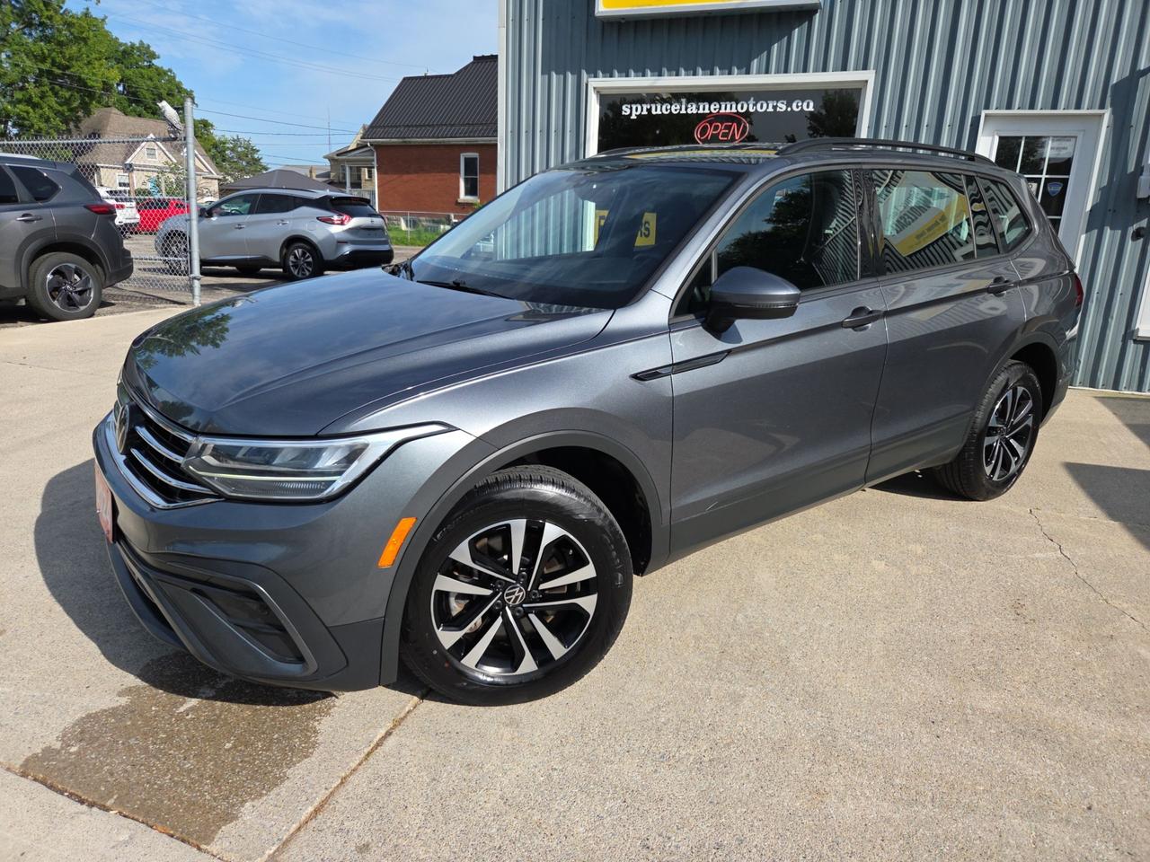 <p>&nbsp;</p><p>2.0L.- 4 cyl., 4MOTION&nbsp; A.W.D.,&nbsp; HEATED&nbsp; CLOTH&nbsp; SEATS&nbsp; AND&nbsp; WHEEL,&nbsp; REAR&nbsp; CAMERA&nbsp; AND&nbsp; PARK&nbsp; ASSIST&nbsp; SENSORS,&nbsp; BLUETOOTH&nbsp; MEDIA / APPLE / ANDROID&nbsp; AUTO,&nbsp; SAFETY&nbsp; SURROUND,&nbsp; BLIND&nbsp; SPOT&nbsp; AND&nbsp; LANE&nbsp; ASSIST&nbsp; SENSORS,&nbsp; ALLOY&nbsp; WHEELS.&nbsp; CAREFULLY&nbsp; SELECTED&nbsp; FLEET&nbsp; RETURN.&nbsp; CLEAN&nbsp;&nbsp; AND&nbsp; ACCIDENT&nbsp; FREE.&nbsp; GERMAN&nbsp; QUALITY&nbsp; AT&nbsp; A&nbsp; GOOD&nbsp; CANADIAN&nbsp; PRICE !</p><p>&nbsp;</p>