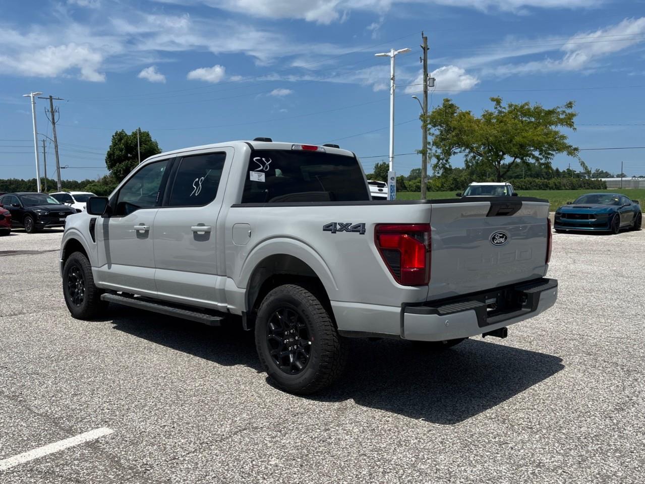 2026 Ford F-150 XLT Photo4