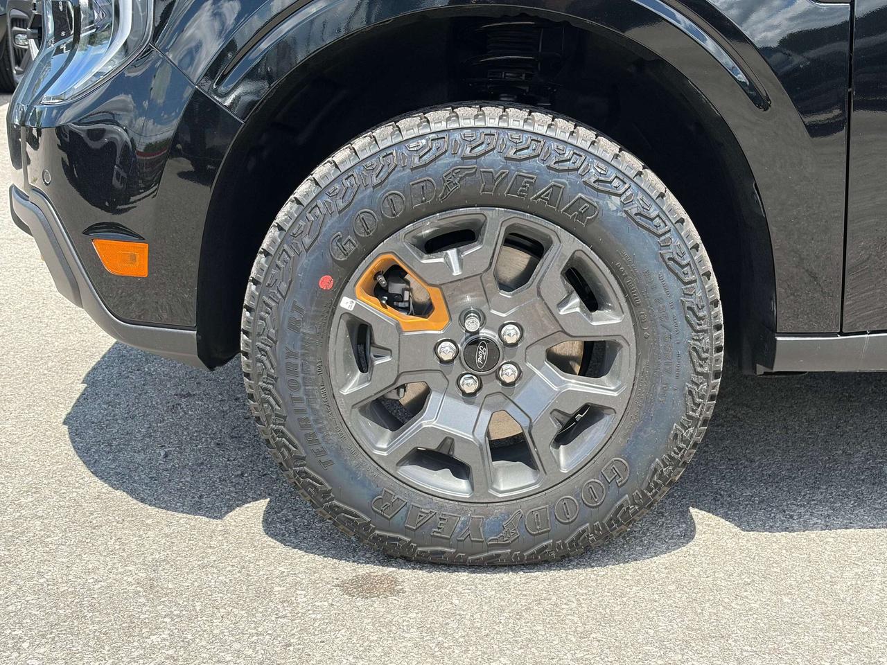2026 Ford Maverick TREMOR AWD SuperCrew Photo2