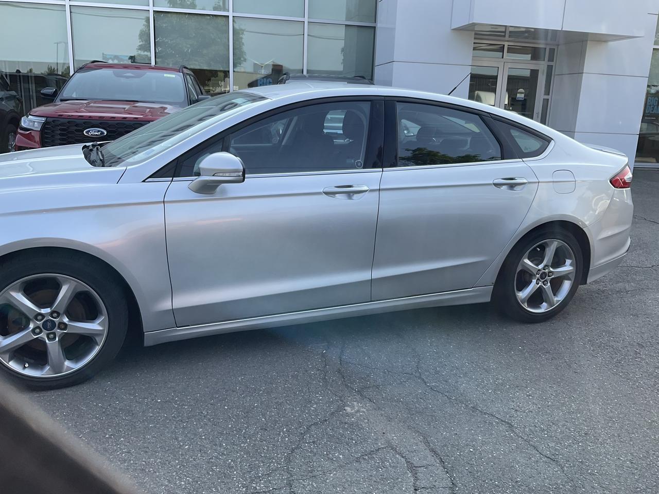 2015 Ford Fusion SE FWD Photo4