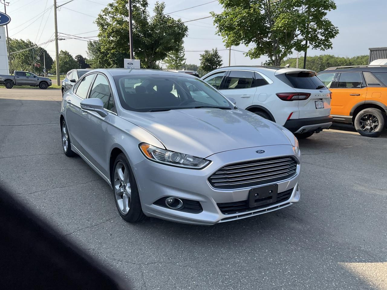 2015 Ford Fusion SE FWD Photo2