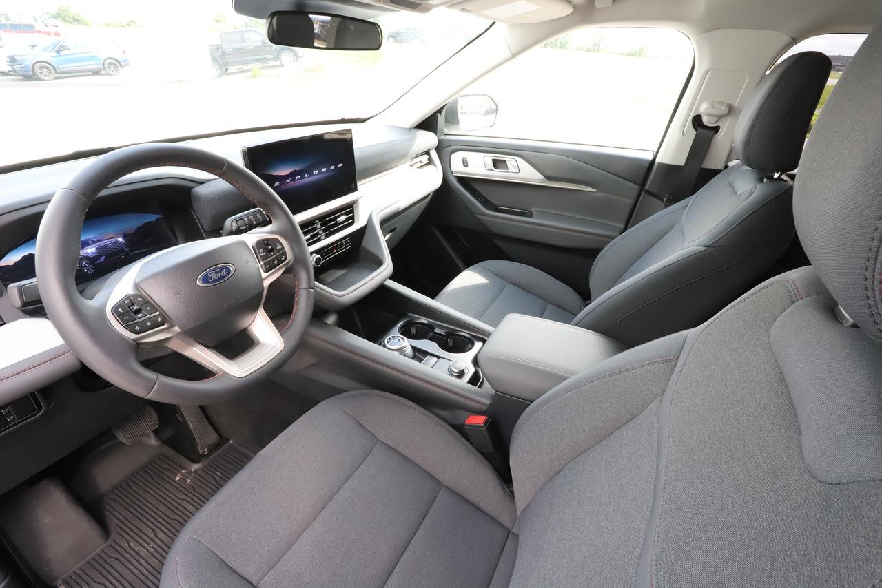 2026 Ford Explorer Active w/200A Pkg 4WD Photo1