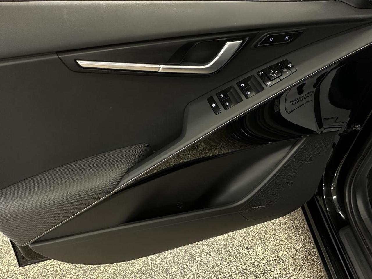 2024 Kia NIRO EV Wave FWD - EV/LEATHER/NAV/PANO/1 OWNER! Photo