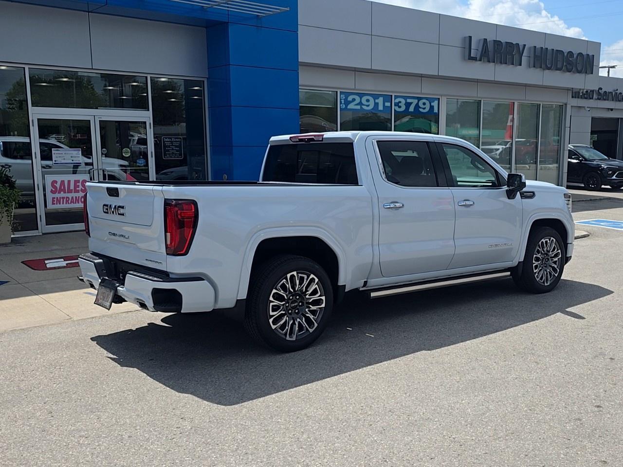 2026 GMC Sierra 1500 Crew Cab Short Box 4-Wheel Drive Denali Ultimate Photo2