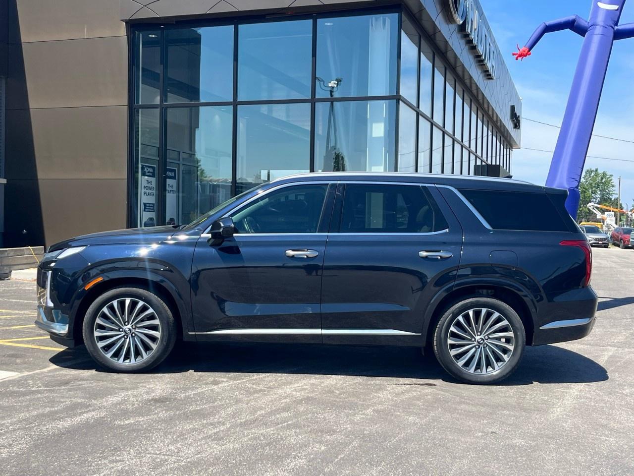 2025 Hyundai PALISADE Ultimate Calligraphy 7-Passenger AWD Photo2