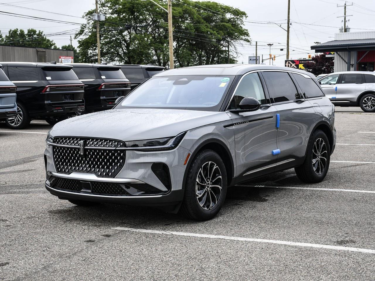 2026 Lincoln Nautilus Premiere AWD Photo2