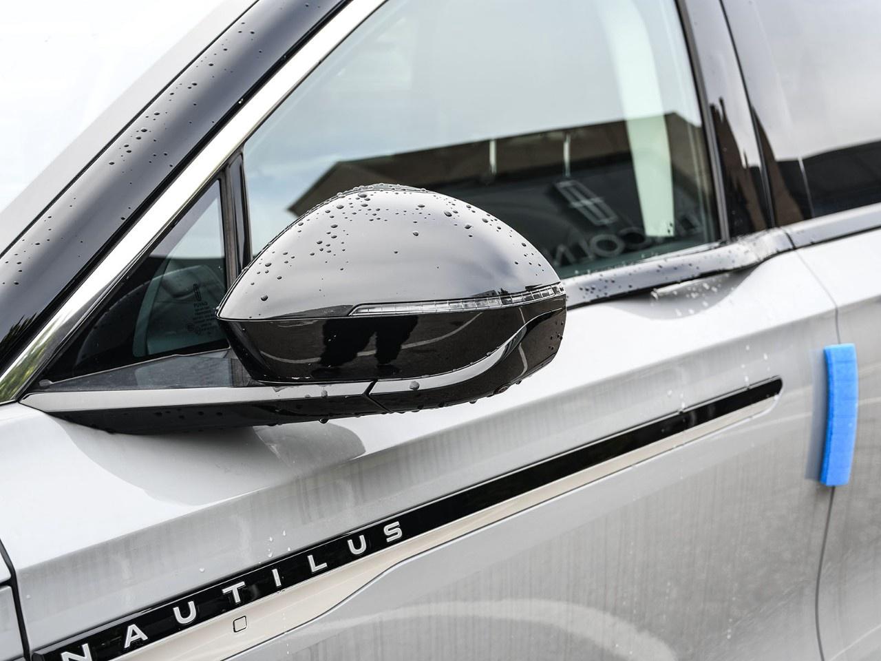 2026 Lincoln Nautilus Premiere AWD Photo4