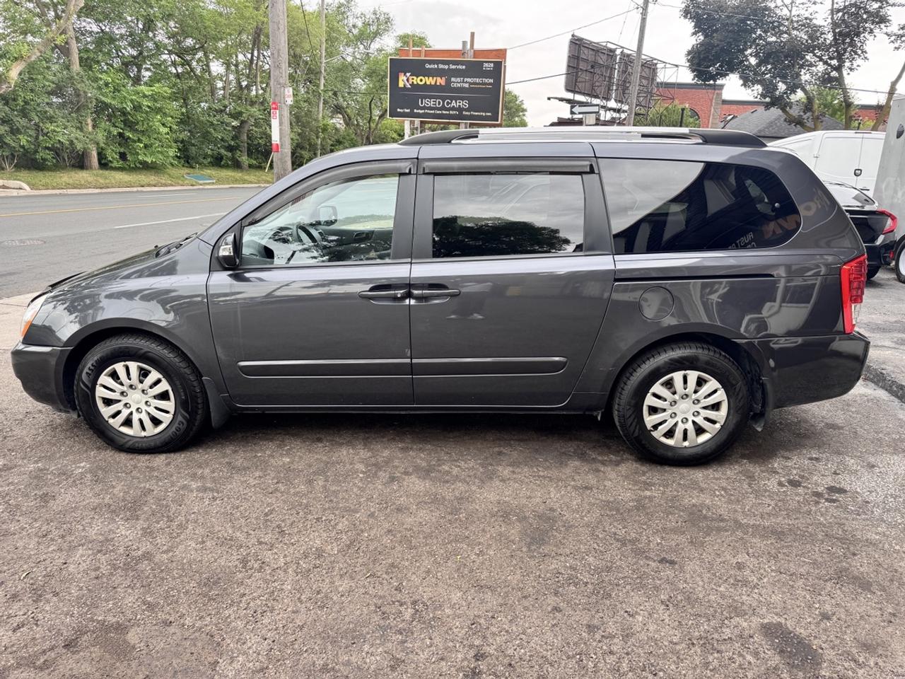2012 Kia Sedona  Photo2