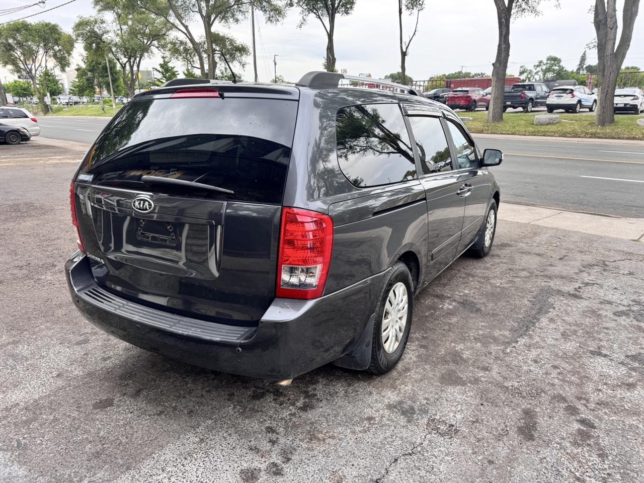 2012 Kia Sedona  Photo