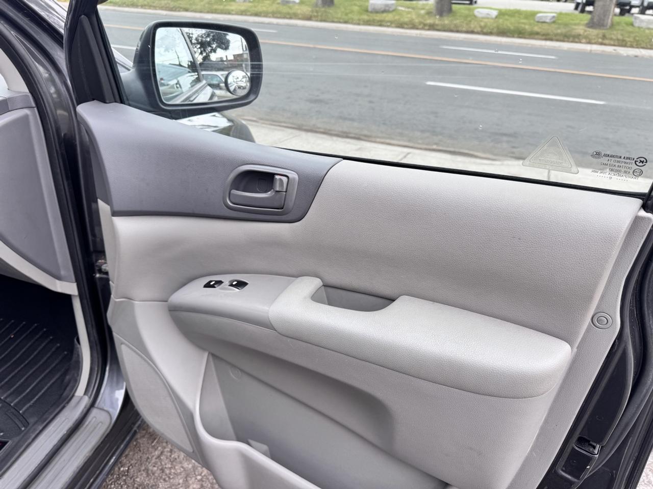 2012 Kia Sedona  Photo