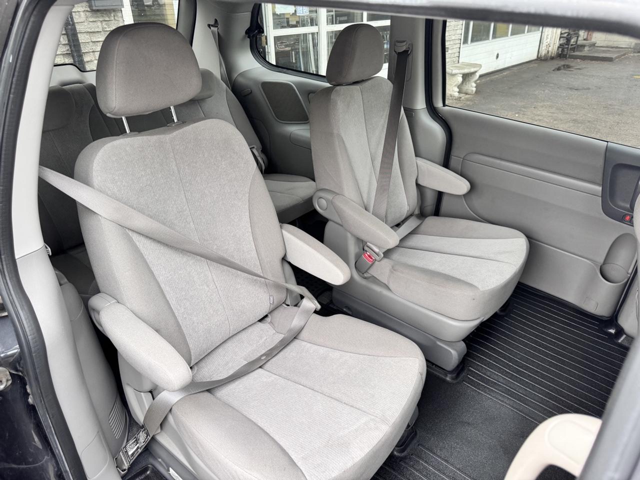 2012 Kia Sedona  Photo