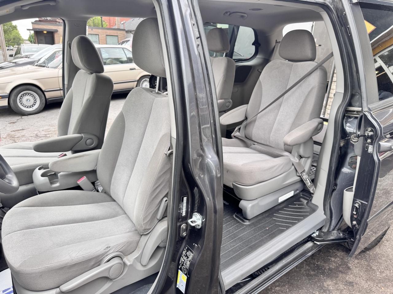 2012 Kia Sedona  Photo