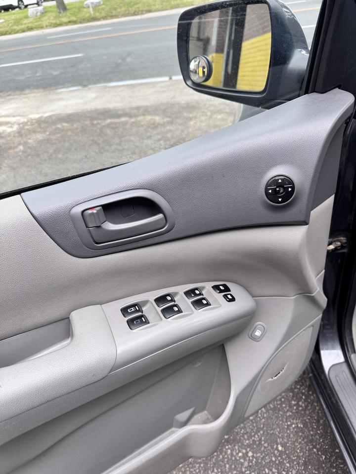 2012 Kia Sedona  Photo