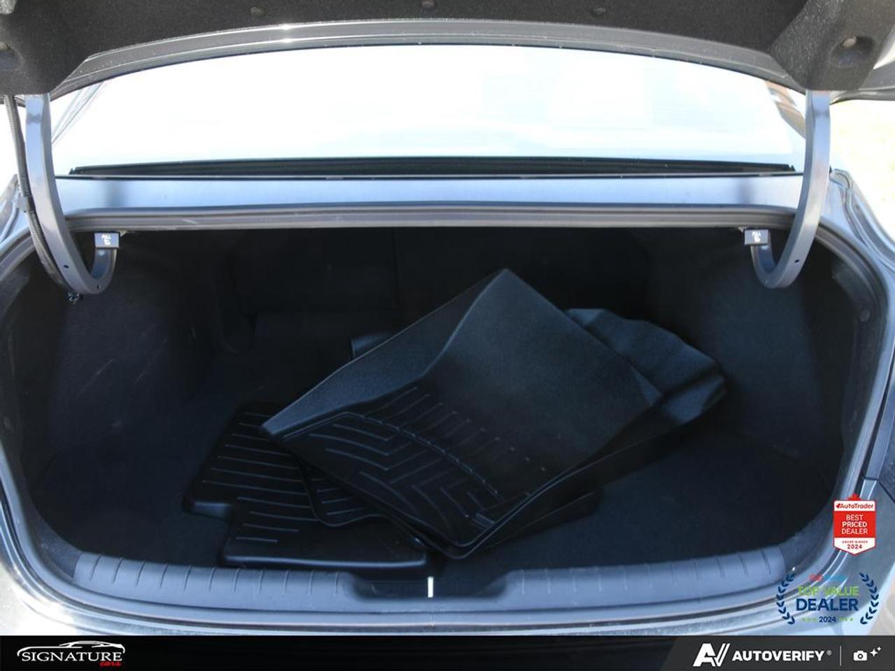 2025 Hyundai Elantra Luxury No Accident Sunroof Leather Navigation Photo