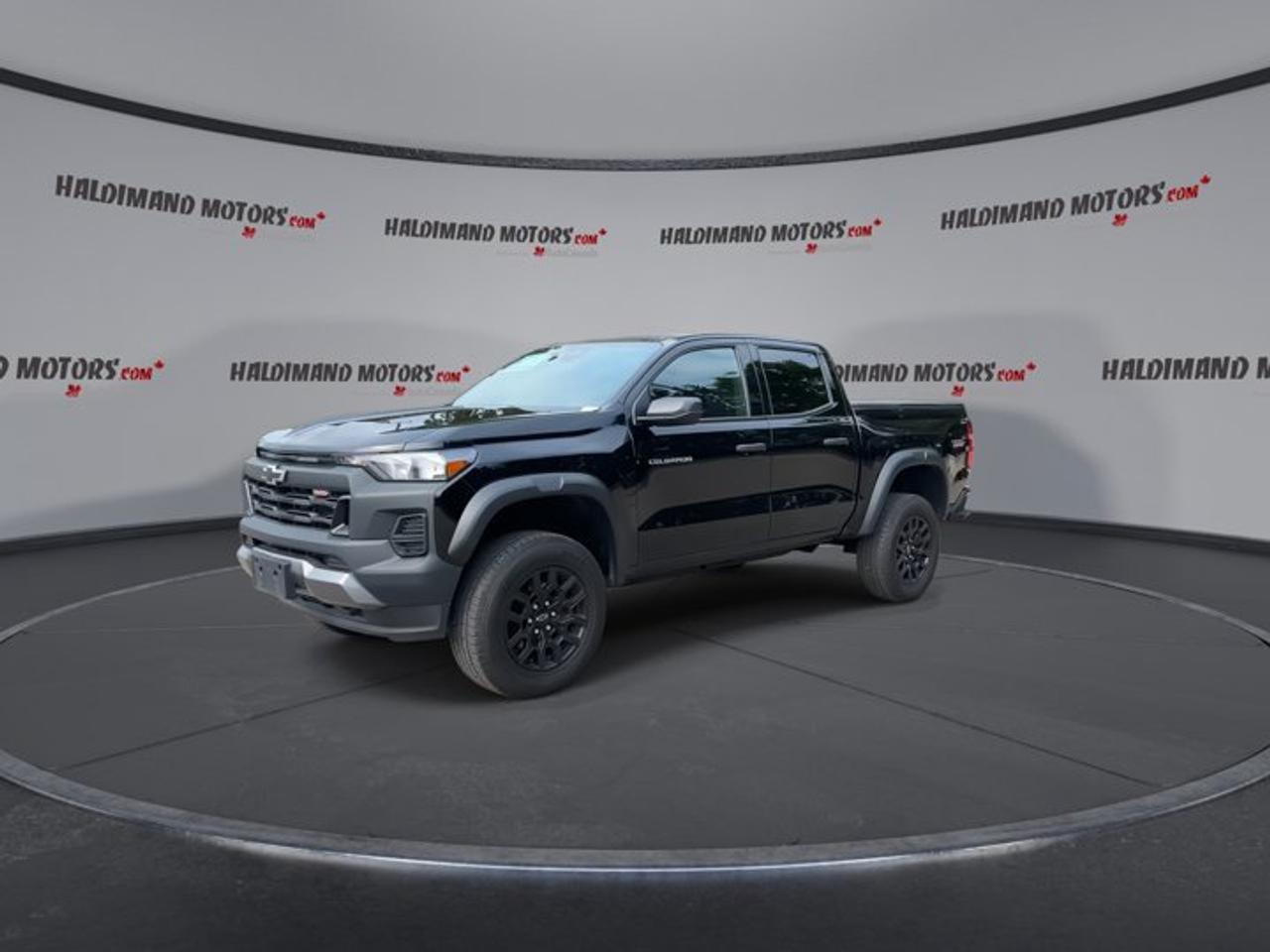 2024 Chevrolet Colorado Crew Cab Short Box 4-Wheel Drive Trail Boss | No Accidents Photo3