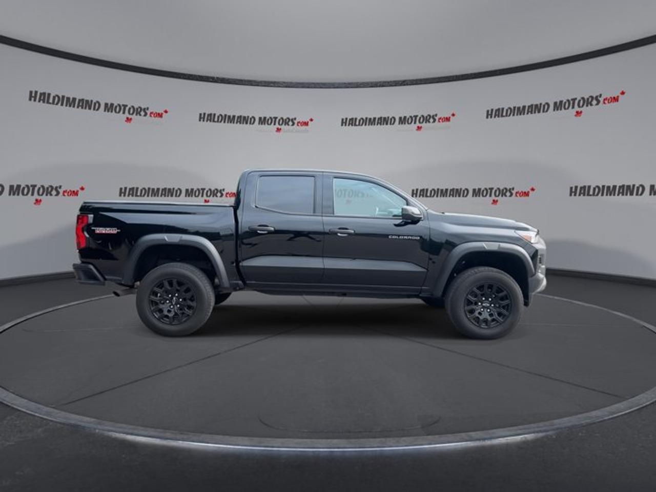 2024 Chevrolet Colorado Crew Cab Short Box 4-Wheel Drive Trail Boss | No Accidents Photo