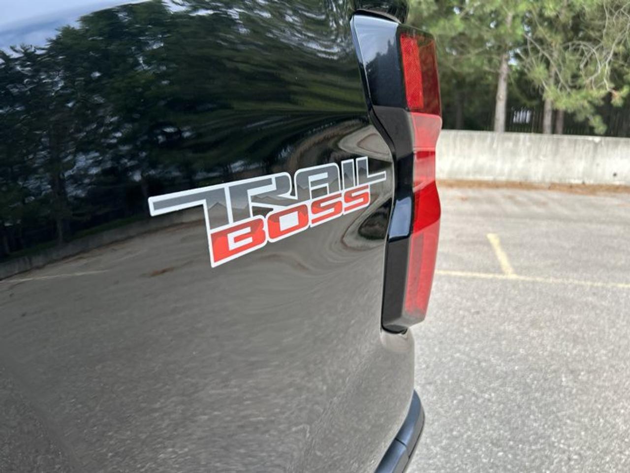 2024 Chevrolet Colorado Crew Cab Short Box 4-Wheel Drive Trail Boss | No Accidents Photo