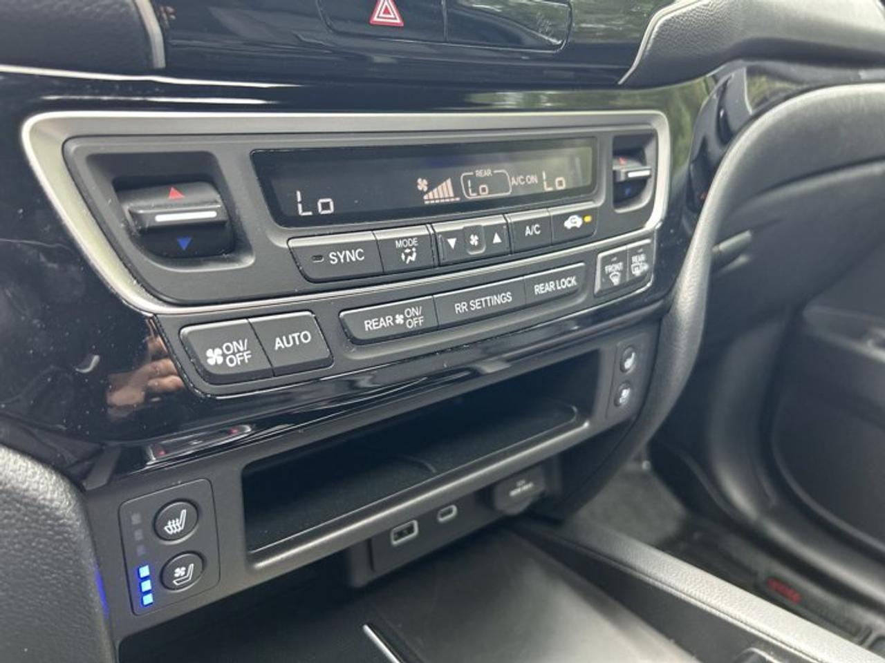 2024 Honda Passport Black Edition AWD | No Accidents | Vent. Front Seats Photo