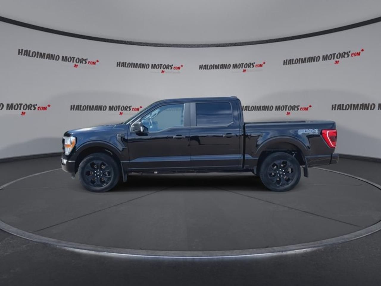 2022 Ford F-150 XL SuperCrew 5.5' Box 4WD | STX PACKAGE | FX4 | Photo4