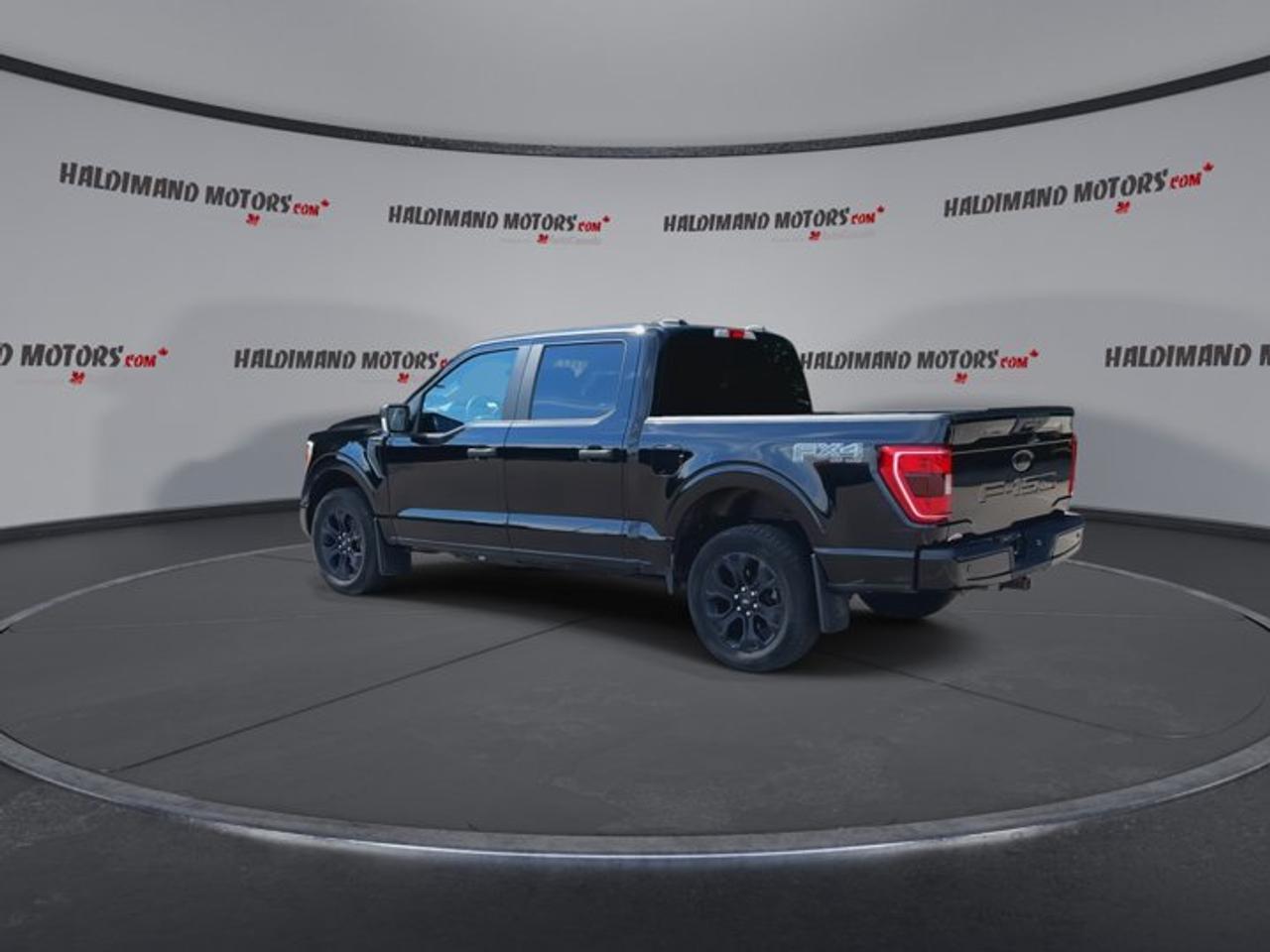 2022 Ford F-150 XL SuperCrew 5.5' Box 4WD | STX PACKAGE | FX4 | Photo