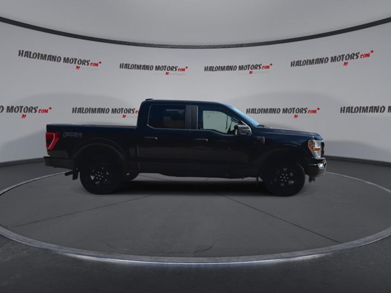 2022 Ford F-150 XL SuperCrew 5.5' Box 4WD | STX PACKAGE | FX4 | Photo
