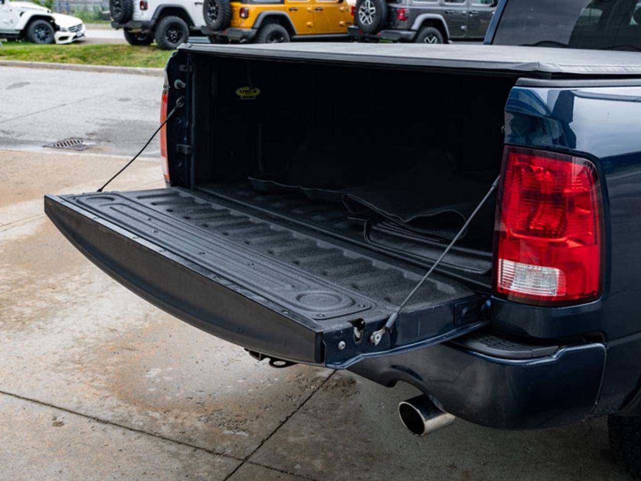 2021 RAM 1500 Classic EXPRESS Photo