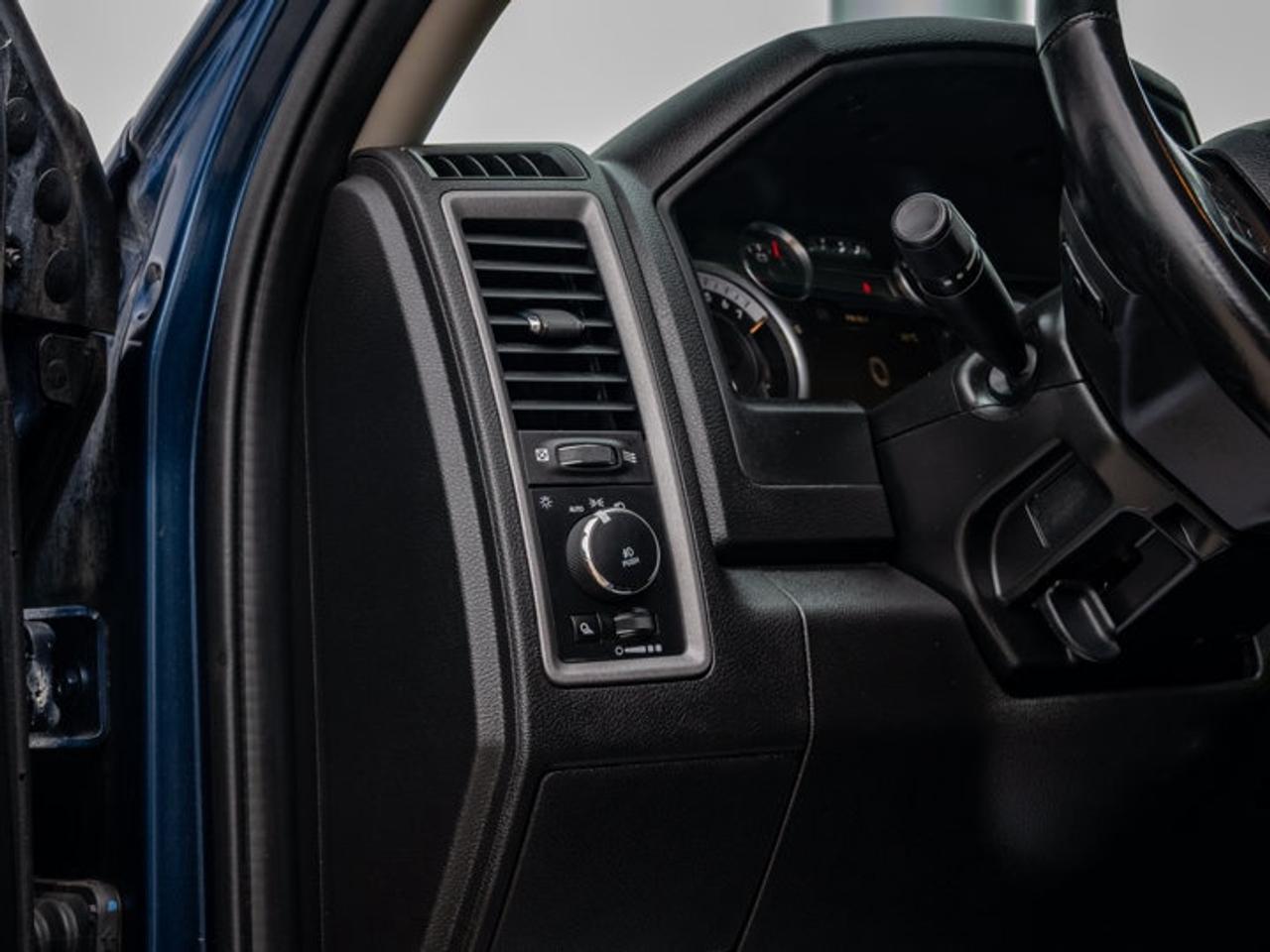 2021 RAM 1500 Classic EXPRESS Photo