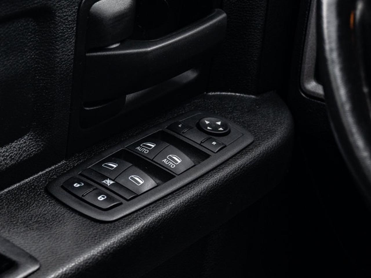2021 RAM 1500 Classic EXPRESS Photo