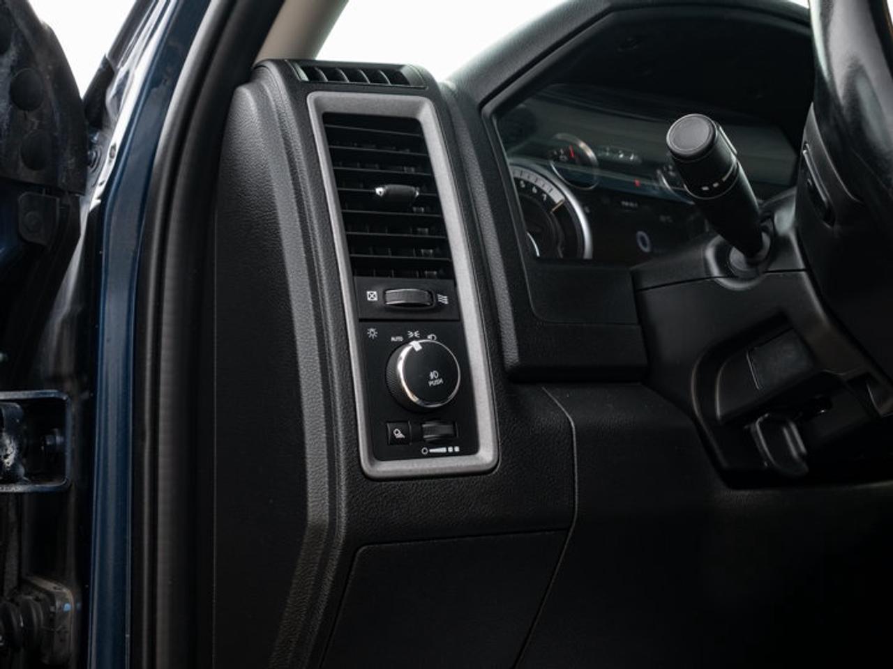 2021 RAM 1500 Classic EXPRESS Photo
