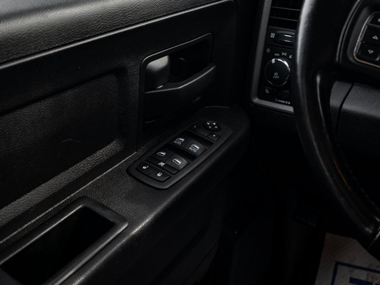2021 RAM 1500 Classic EXPRESS Photo