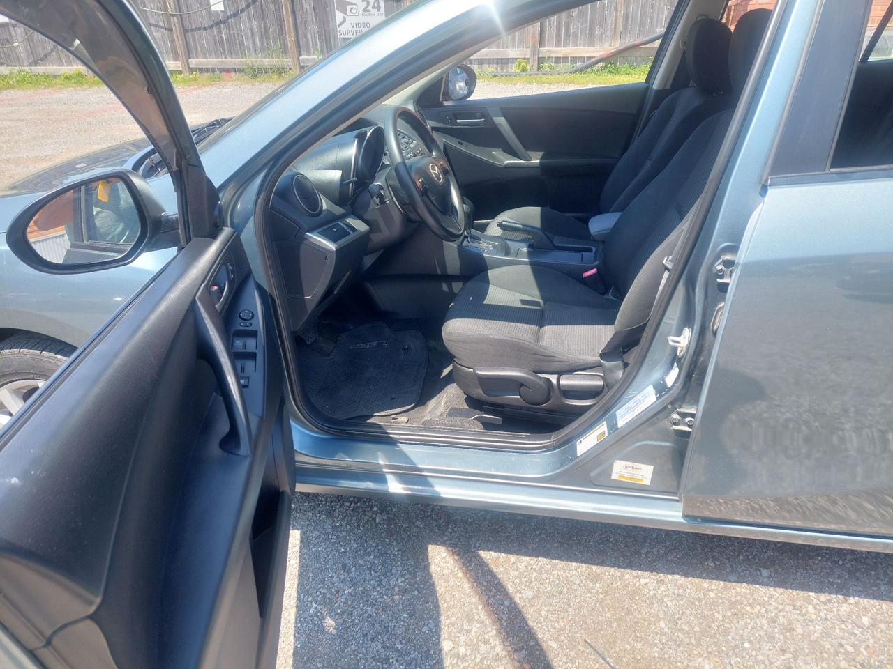 2012 Mazda MAZDA3 GX Photo