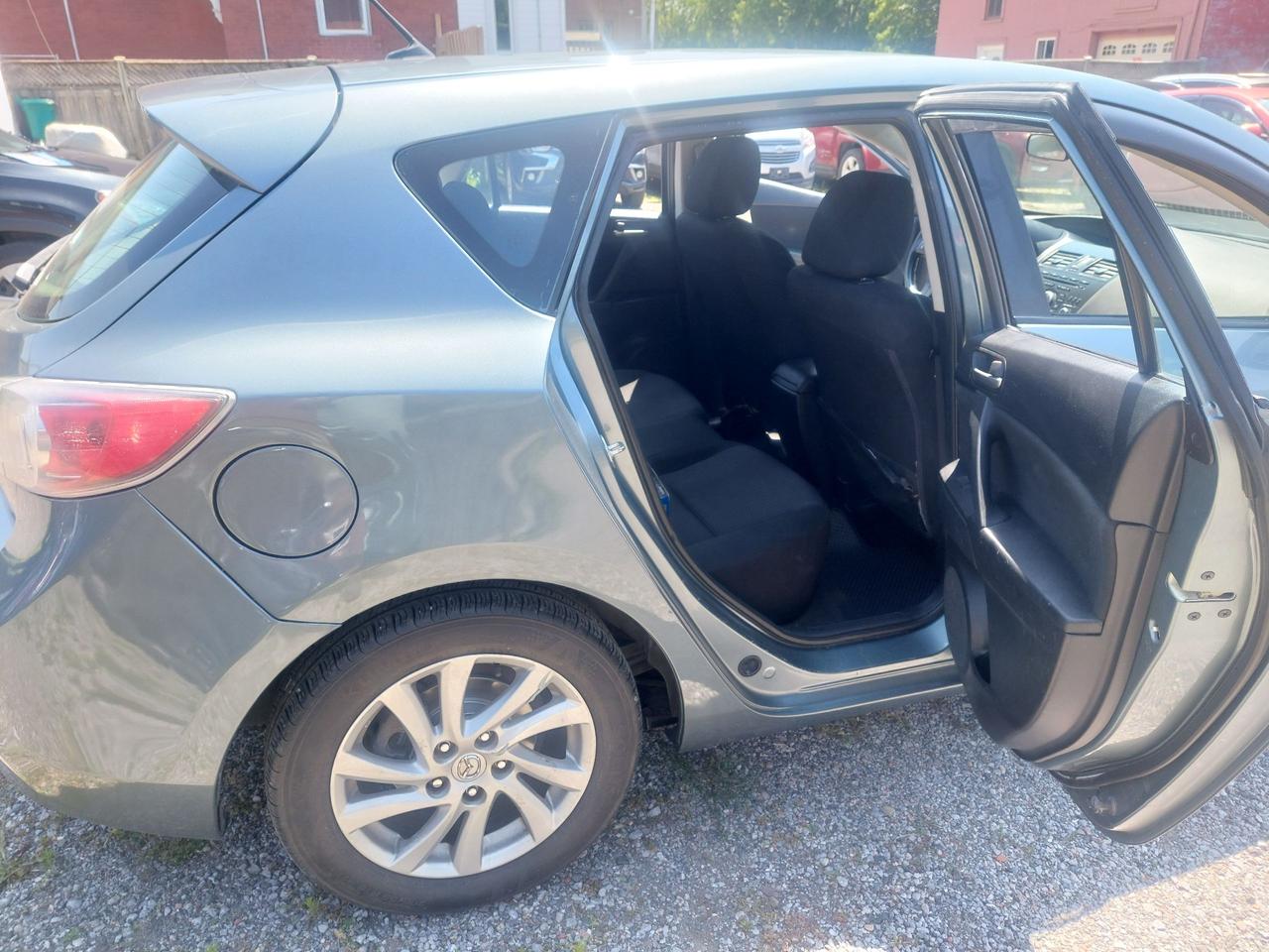 2012 Mazda MAZDA3 GX Photo