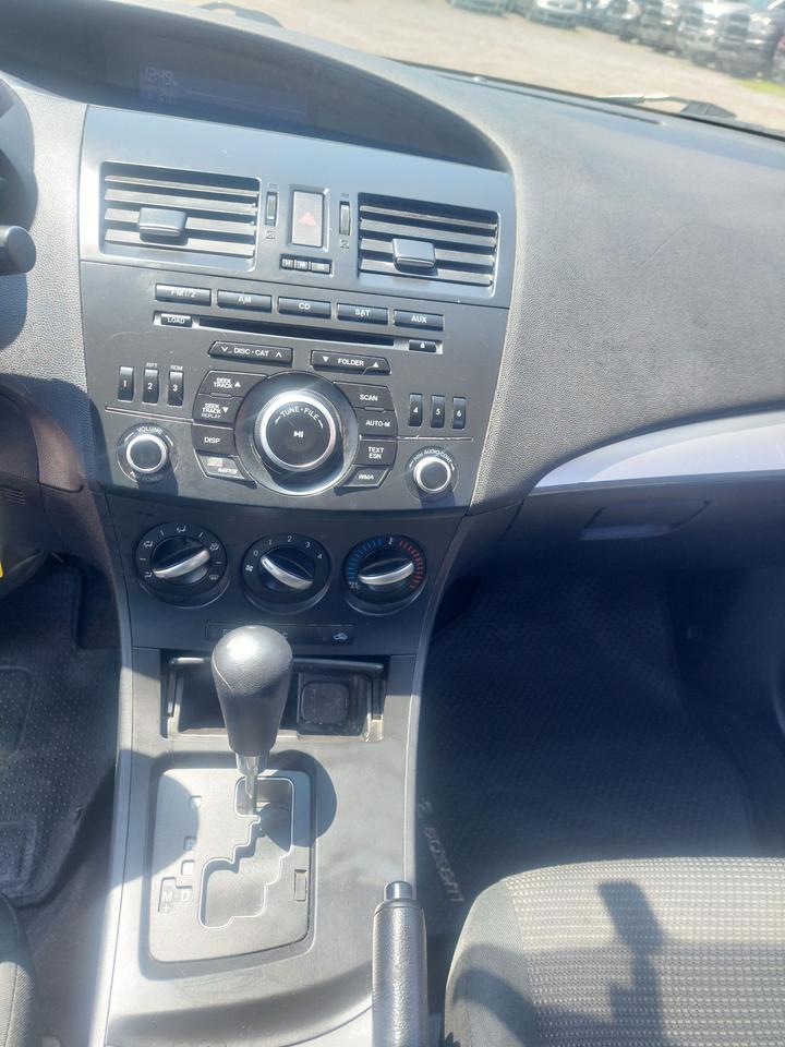 2012 Mazda MAZDA3 GX Photo