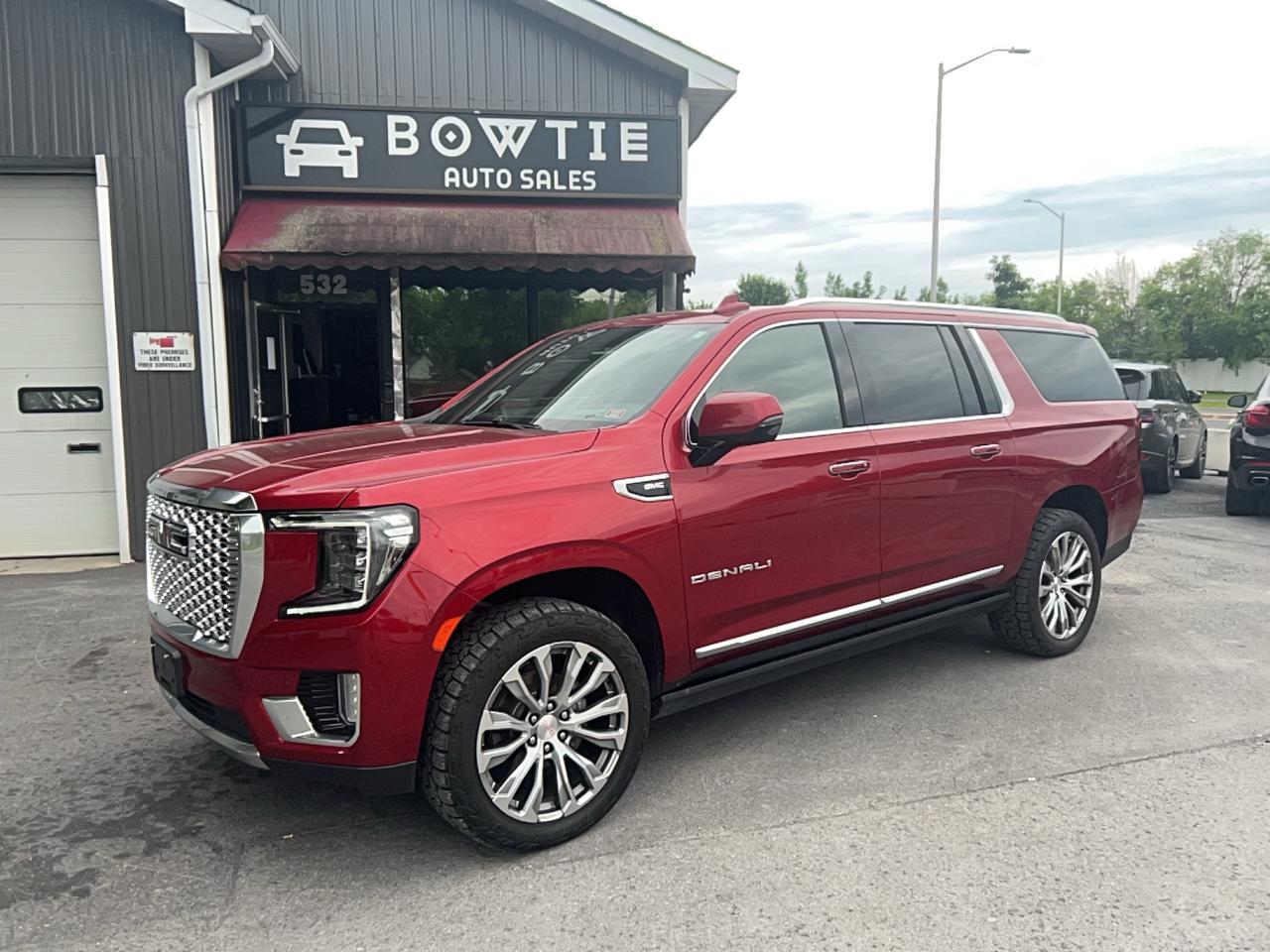 2022 GMC Yukon XL Denali - Photo #1